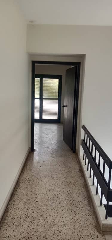 House 400 yards 4 Bedrooms Drawing Dinning Available for Rent Block 4 Clifton 3