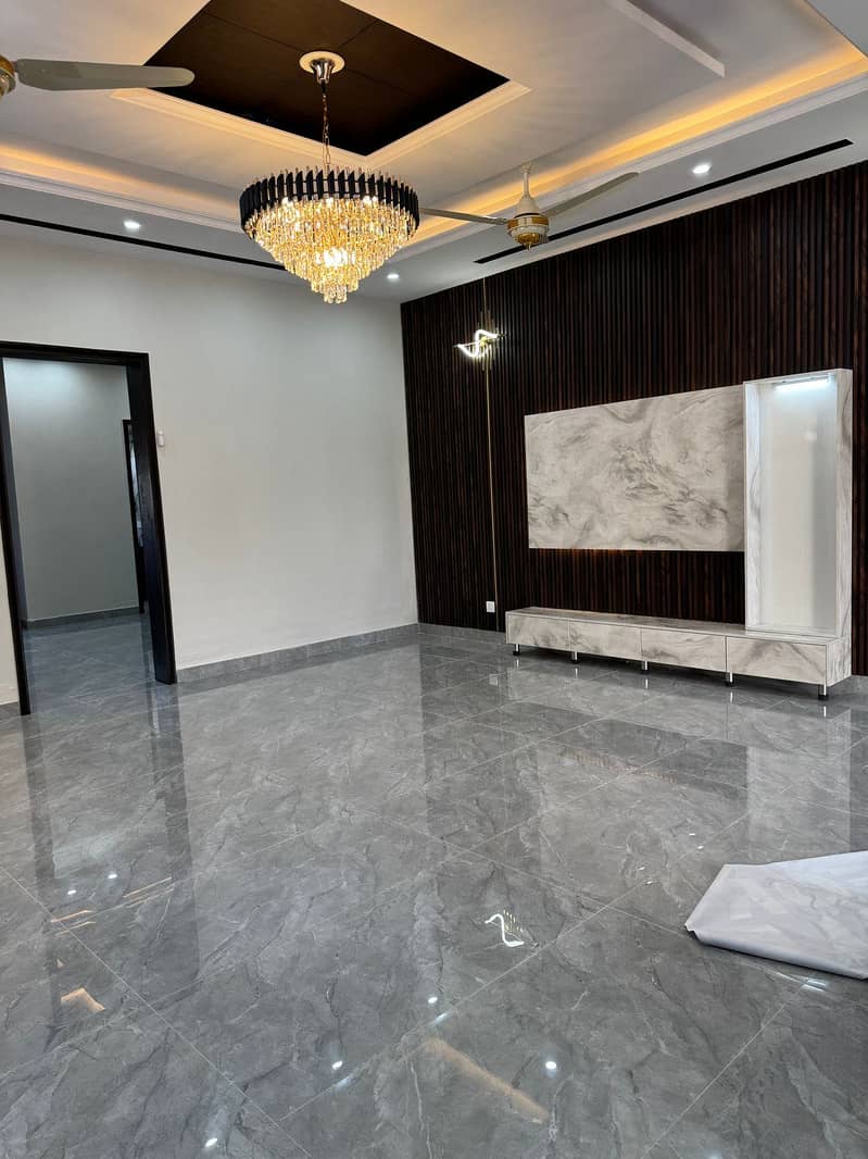 BRAND NEW HOUSE 10 MARLA AVAILABLE FOR SALE AT CENTRAL LOCATION OF BAHRIA ORCHARD 1