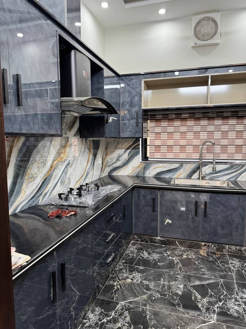 BRAND NEW HOUSE 10 MARLA AVAILABLE FOR SALE AT CENTRAL LOCATION OF BAHRIA ORCHARD 3