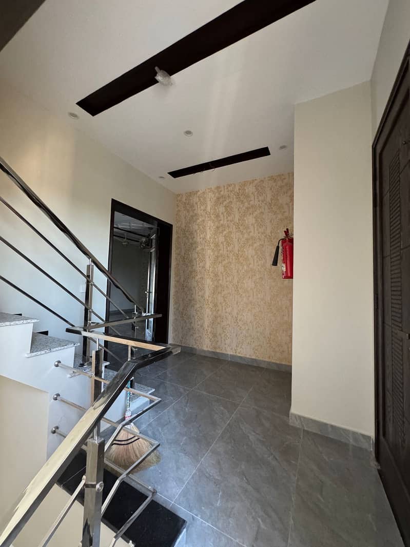 BRAND NEW HOUSE 10 MARLA AVAILABLE FOR SALE AT CENTRAL LOCATION OF BAHRIA ORCHARD 4