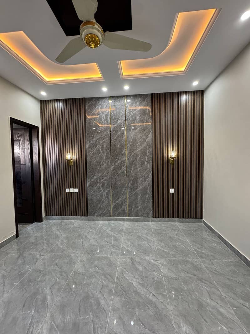 BRAND NEW HOUSE 10 MARLA AVAILABLE FOR SALE AT CENTRAL LOCATION OF BAHRIA ORCHARD 7