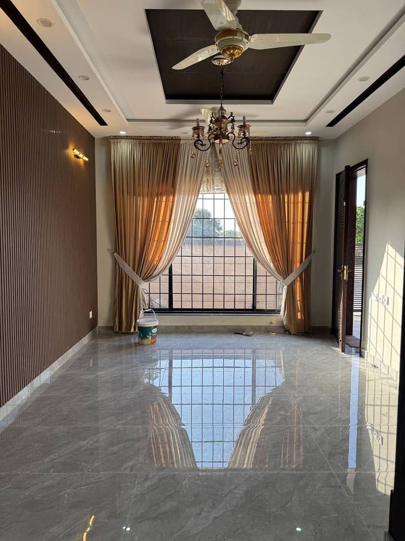 BRAND NEW HOUSE 10 MARLA AVAILABLE FOR SALE AT CENTRAL LOCATION OF BAHRIA ORCHARD 9