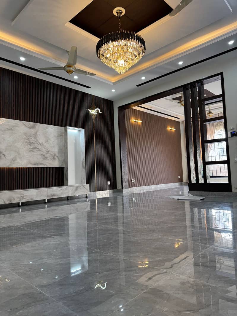 BRAND NEW HOUSE 10 MARLA AVAILABLE FOR SALE AT CENTRAL LOCATION OF BAHRIA ORCHARD 10