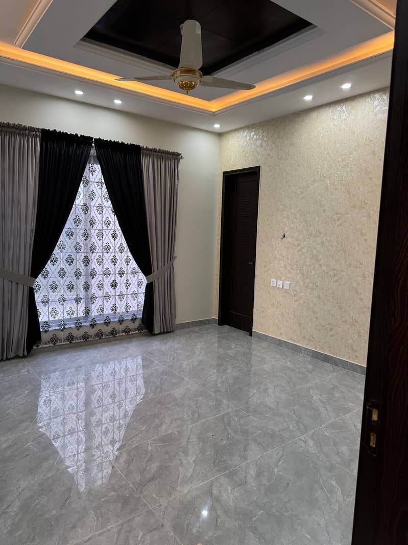 BRAND NEW HOUSE 10 MARLA AVAILABLE FOR SALE AT CENTRAL LOCATION OF BAHRIA ORCHARD 11