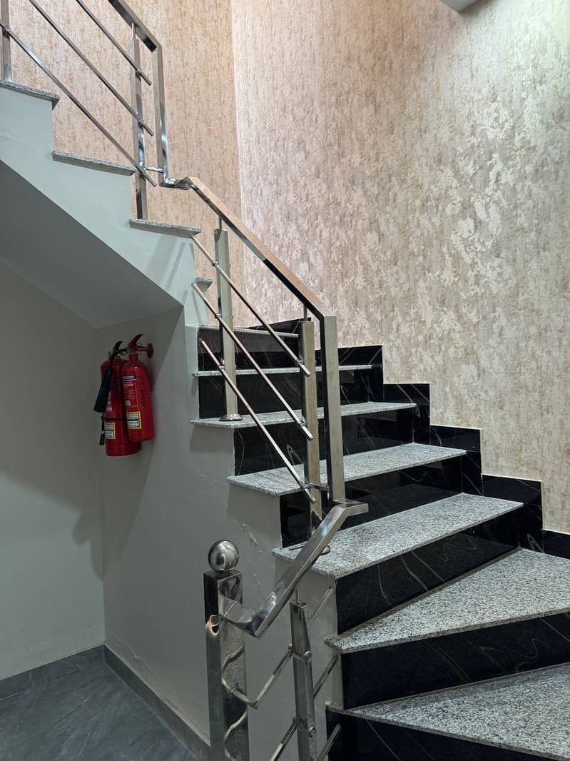 BRAND NEW HOUSE 10 MARLA AVAILABLE FOR SALE AT CENTRAL LOCATION OF BAHRIA ORCHARD 13
