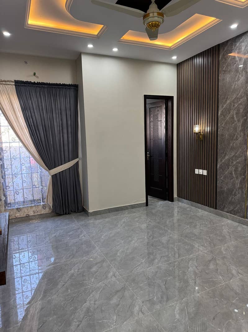 BRAND NEW HOUSE 10 MARLA AVAILABLE FOR SALE AT CENTRAL LOCATION OF BAHRIA ORCHARD 14
