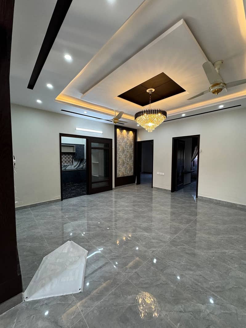 BRAND NEW HOUSE 10 MARLA AVAILABLE FOR SALE AT CENTRAL LOCATION OF BAHRIA ORCHARD 19