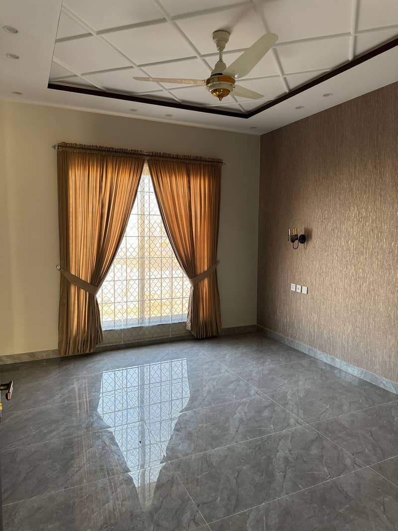 BRAND NEW HOUSE 10 MARLA AVAILABLE FOR SALE AT CENTRAL LOCATION OF BAHRIA ORCHARD 20
