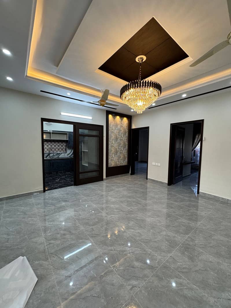 BRAND NEW HOUSE 10 MARLA AVAILABLE FOR SALE AT CENTRAL LOCATION OF BAHRIA ORCHARD 22