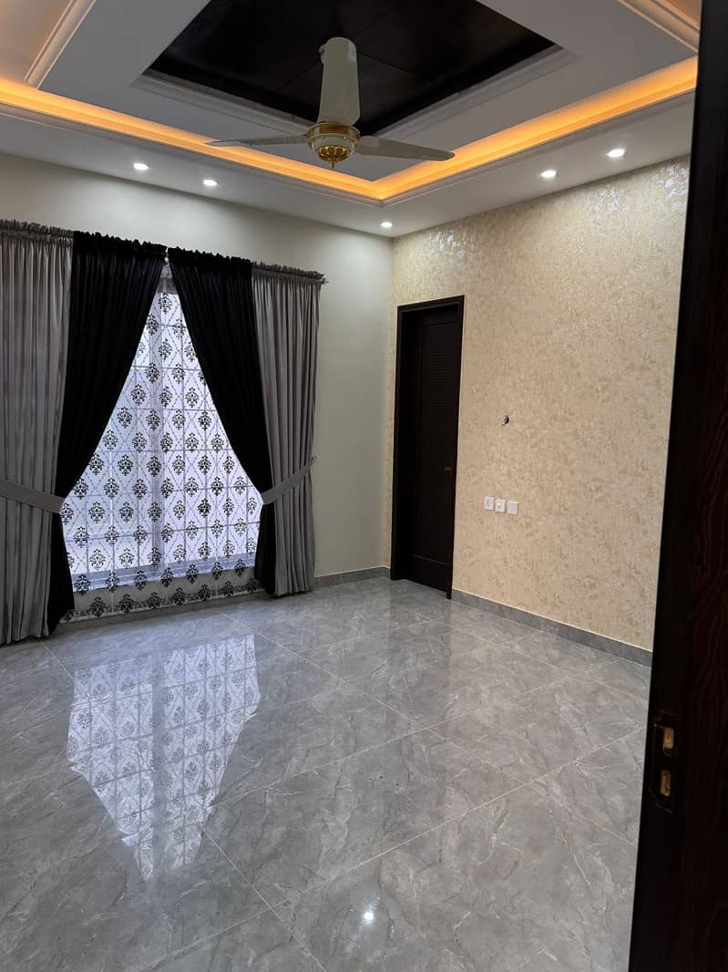 BRAND NEW HOUSE 10 MARLA AVAILABLE FOR SALE AT CENTRAL LOCATION OF BAHRIA ORCHARD 27