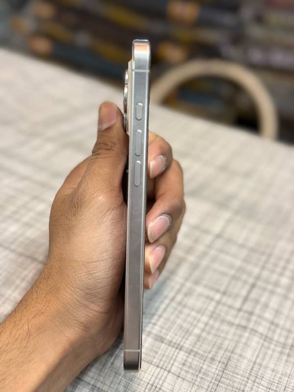 Iphone 16 pro max White-just box open 256 gb Jv 5