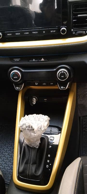 KIA STONIC 2022 13
