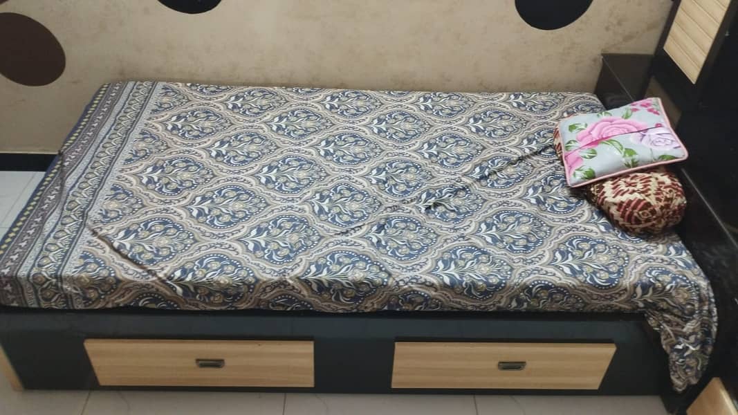 2 Single Bed with table 1