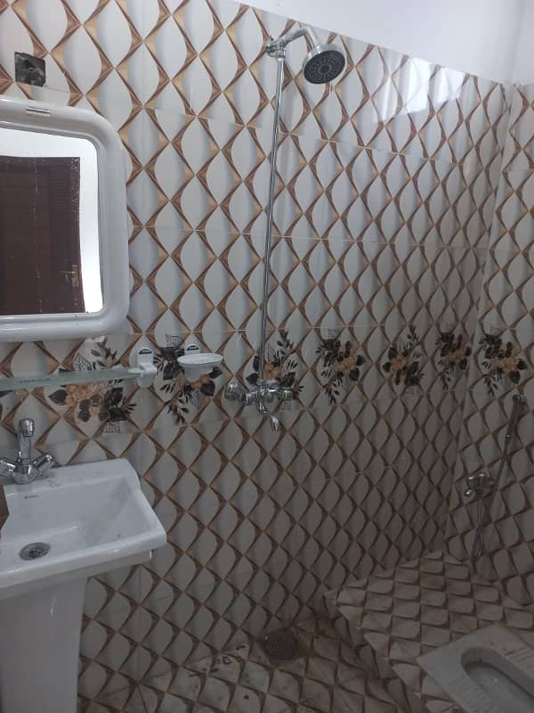3 Marla corner house available for sale in Rehmat park near central park housing scheme 3