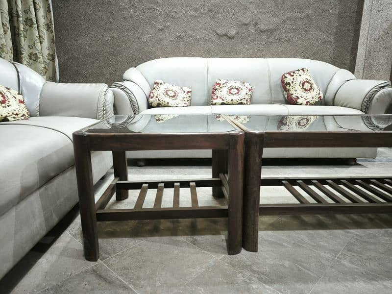 A Dressing Table & Wooden Center Table with two side tables 4