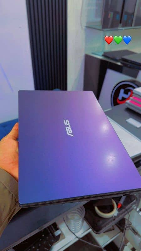 ASUS E410M || 1080 screen resolution || UHD graphic 600 || VGA camera 0