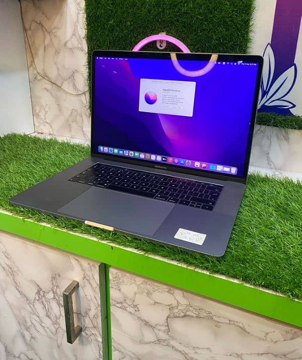 Apple MacBook Pro 2016 |15Inch | Core i7| 16GB256 | TouchBar  Touch id 1