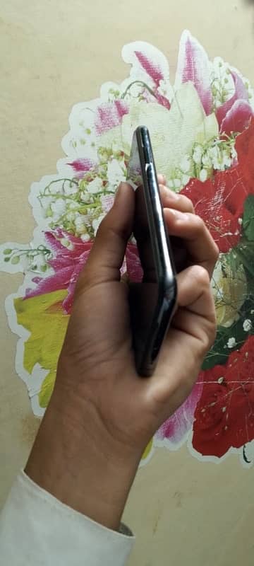 I phone xs non 64gb factory all okay 4