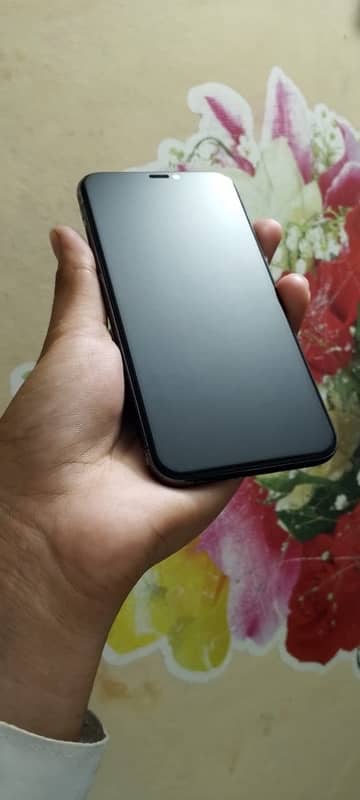 I phone xs non 64gb factory all okay 5