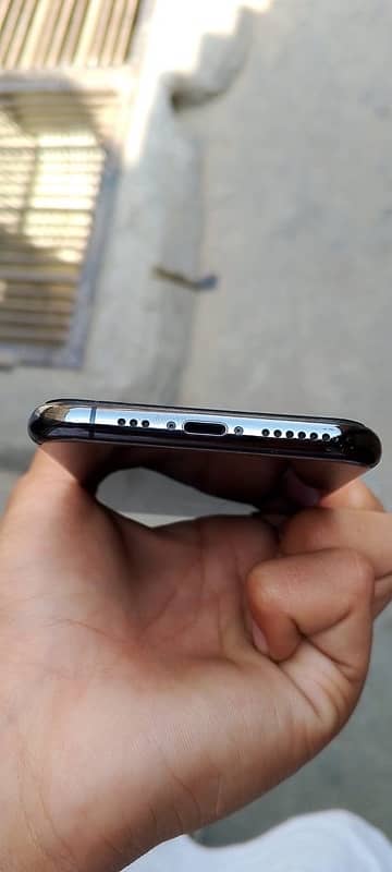 I phone xs non 64gb factory all okay 7
