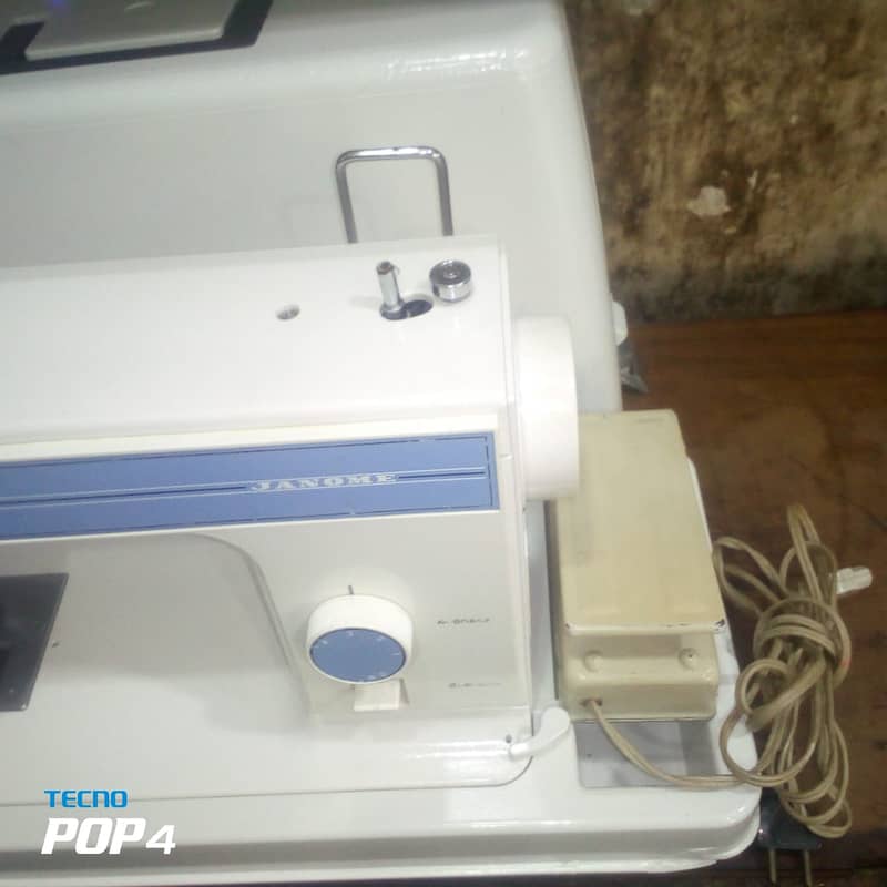 Janome simple sewing machine 220 Volt 1