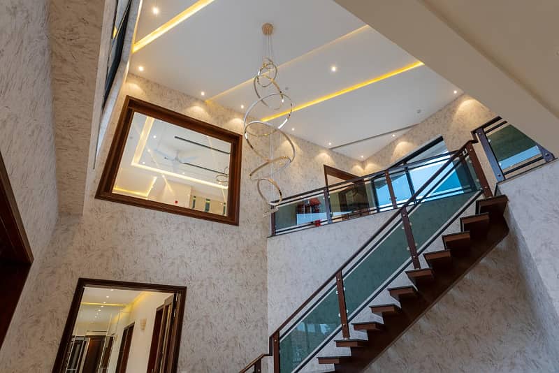 1 KANAL AESTHETICALLY DESIGNED HOUSE FOR SALE IN DHA PHASE 7 4