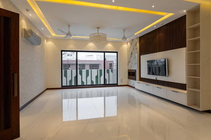 1 KANAL AESTHETICALLY DESIGNED HOUSE FOR SALE IN DHA PHASE 7 9