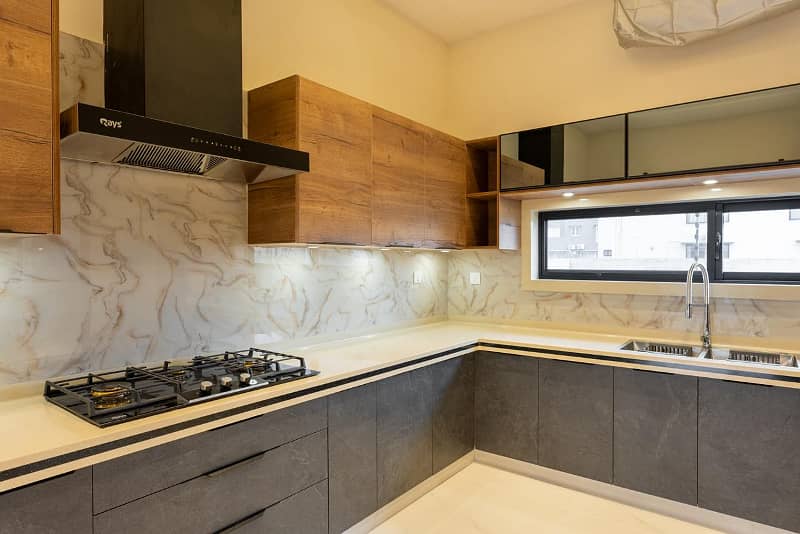 1 KANAL AESTHETICALLY DESIGNED HOUSE FOR SALE IN DHA PHASE 7 12