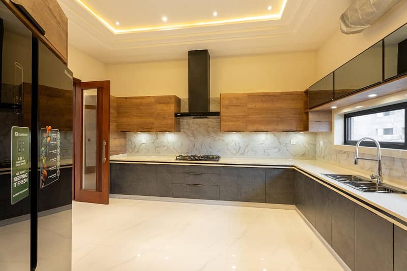 1 KANAL AESTHETICALLY DESIGNED HOUSE FOR SALE IN DHA PHASE 7 13