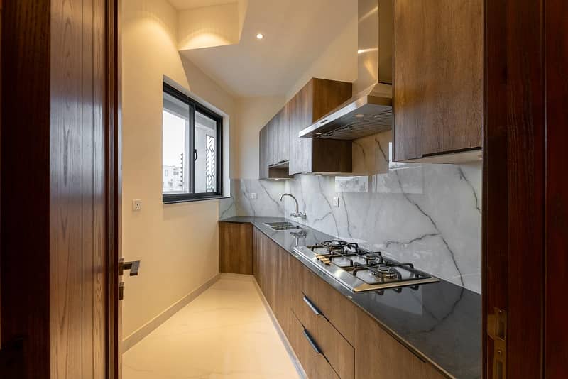 1 KANAL AESTHETICALLY DESIGNED HOUSE FOR SALE IN DHA PHASE 7 14