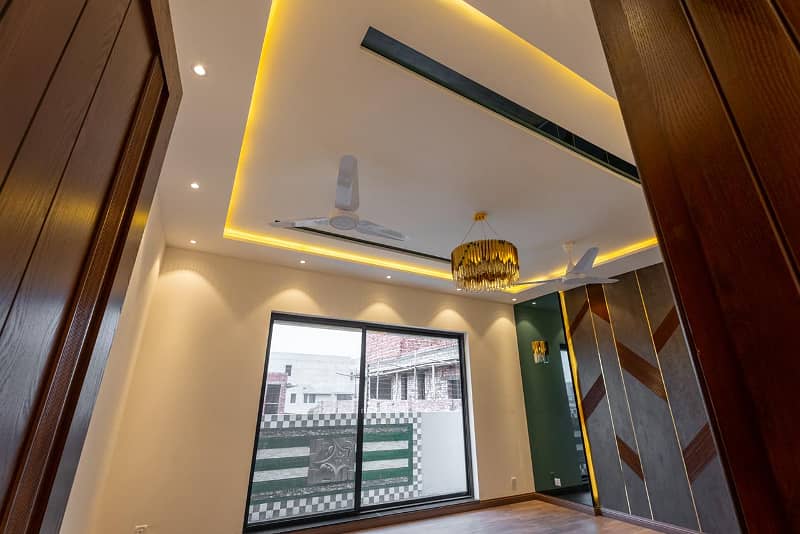 1 KANAL AESTHETICALLY DESIGNED HOUSE FOR SALE IN DHA PHASE 7 16
