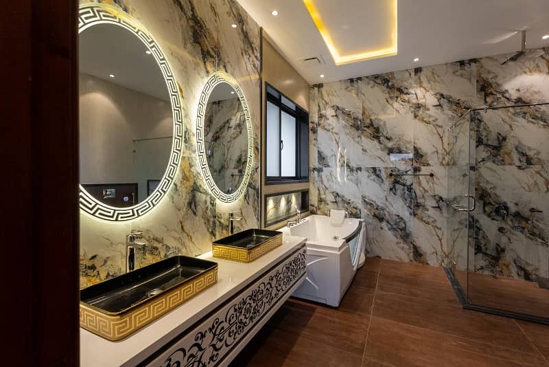 1 KANAL AESTHETICALLY DESIGNED HOUSE FOR SALE IN DHA PHASE 7 18