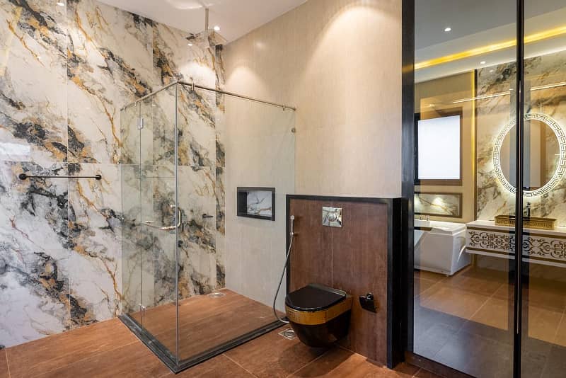 1 KANAL AESTHETICALLY DESIGNED HOUSE FOR SALE IN DHA PHASE 7 19