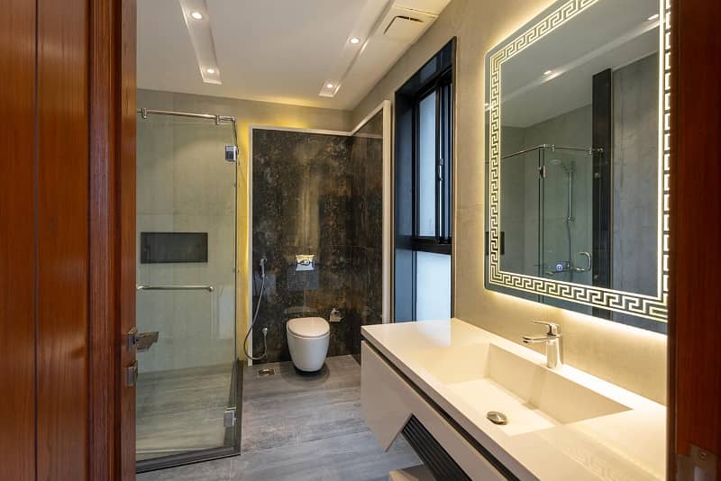 1 KANAL AESTHETICALLY DESIGNED HOUSE FOR SALE IN DHA PHASE 7 21