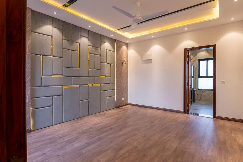 1 KANAL AESTHETICALLY DESIGNED HOUSE FOR SALE IN DHA PHASE 7 22