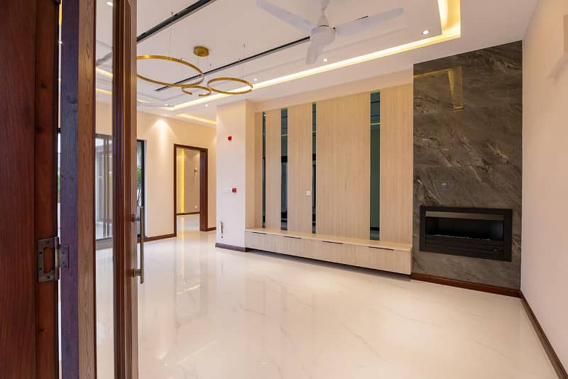 1 KANAL AESTHETICALLY DESIGNED HOUSE FOR SALE IN DHA PHASE 7 24