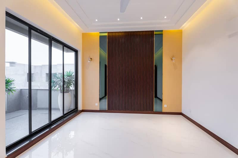 1 KANAL AESTHETICALLY DESIGNED HOUSE FOR SALE IN DHA PHASE 7 26