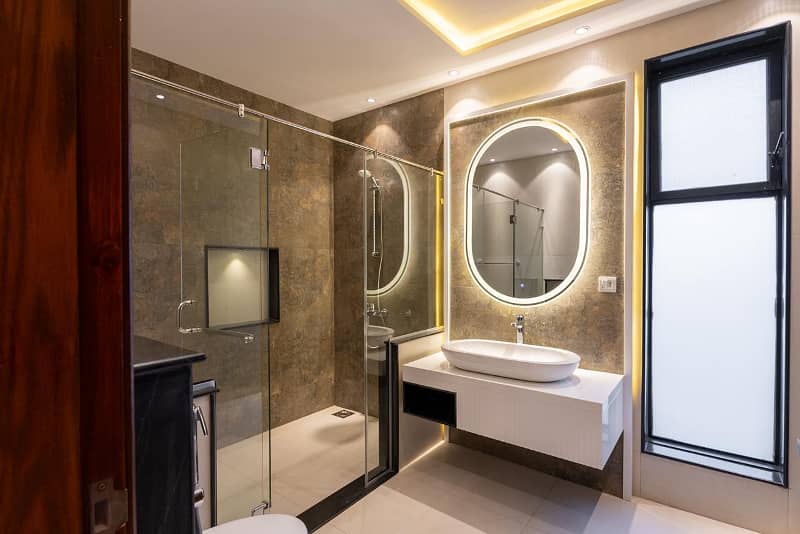 1 KANAL AESTHETICALLY DESIGNED HOUSE FOR SALE IN DHA PHASE 7 27