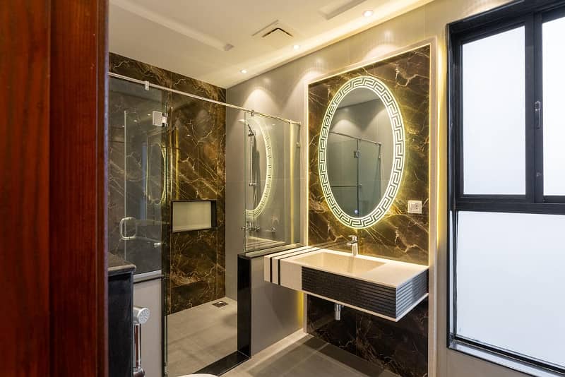 1 KANAL AESTHETICALLY DESIGNED HOUSE FOR SALE IN DHA PHASE 7 28