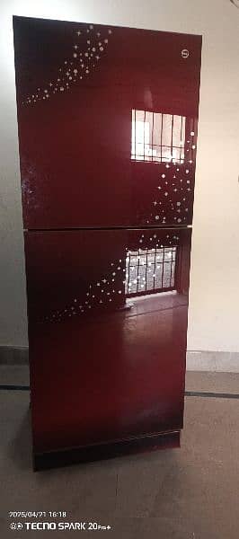 full size fridge hai saaf suthri condition hai 0