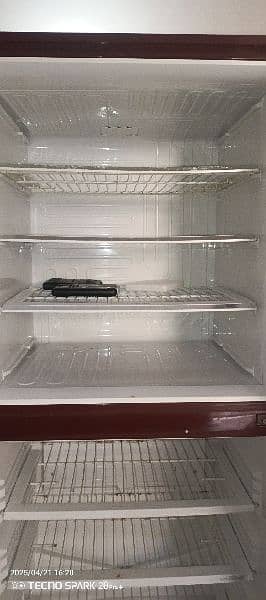 full size fridge hai saaf suthri condition hai 3