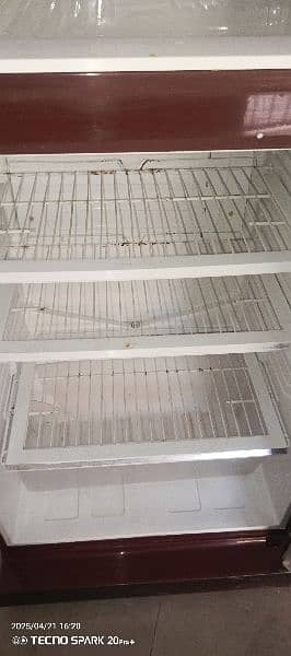 full size fridge hai saaf suthri condition hai 4