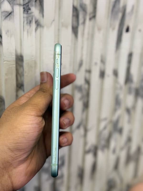IPhone 11 Green Colour 128 Gb Factory Unlock 2