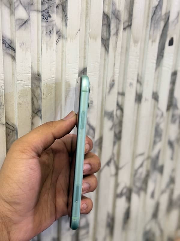 IPhone 11 Green Colour 128 Gb Factory Unlock 3