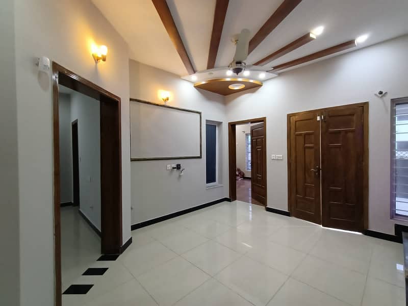 7 Marla Uper Portion in Gulraiz near Bahria Town 0
