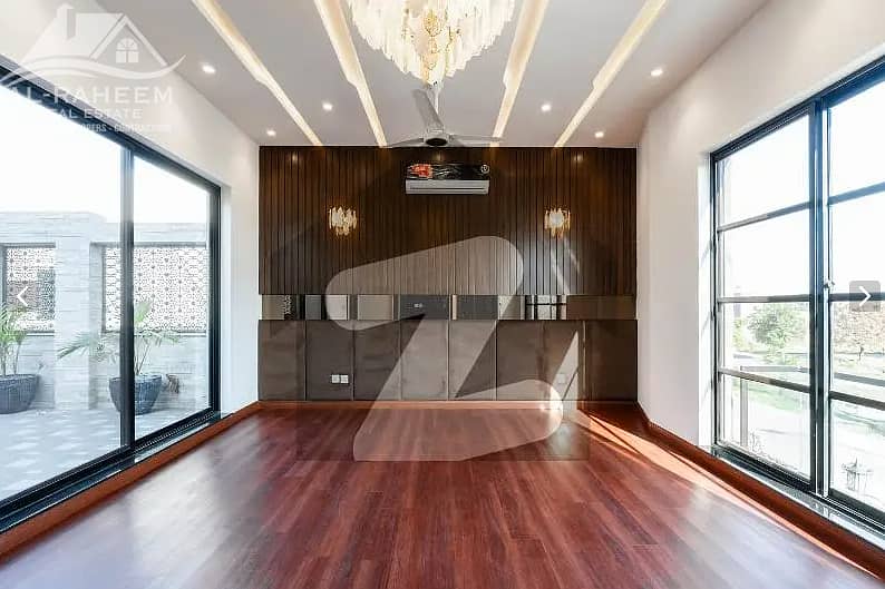 1 KANAL BRAND NEW SPLENDID HOUSE FOR SALE ON TOP LOCATION OF DHA 22