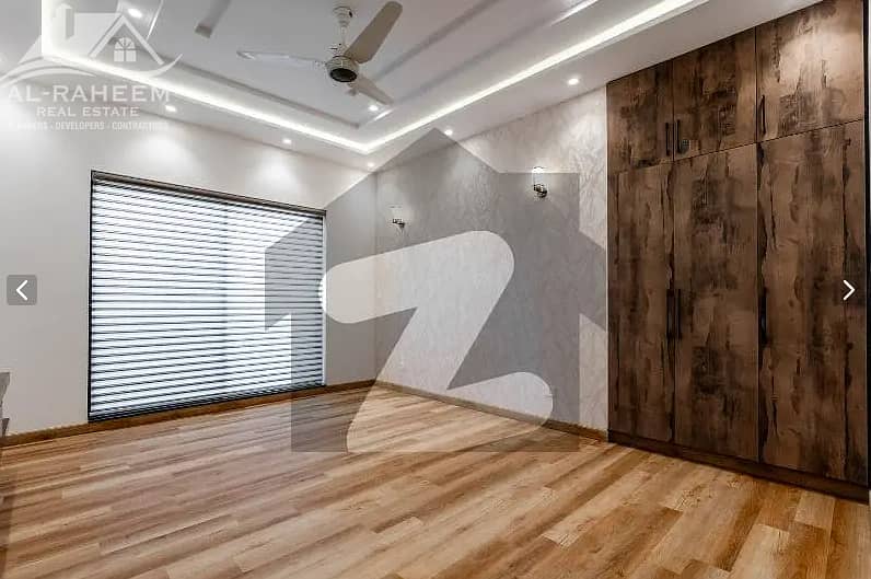 1 KANAL BRAND NEW SPLENDID HOUSE FOR SALE ON TOP LOCATION OF DHA 30