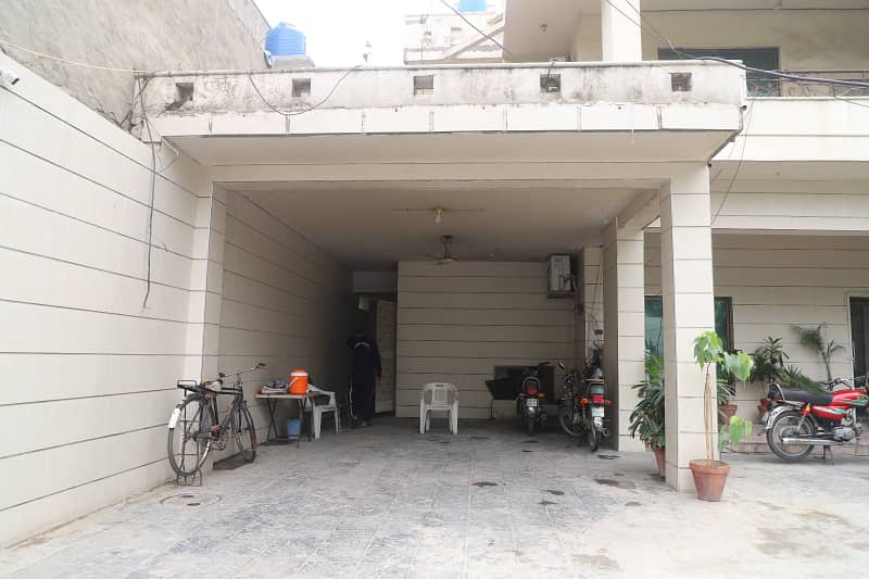 21 Marla Prime Location House for Sale in K Block, Gulberg 3 Ideal for Investment 3