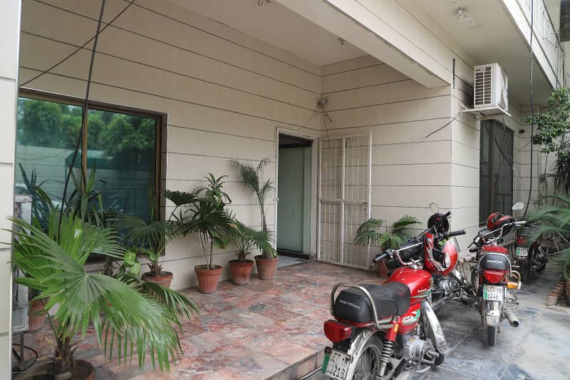 21 Marla Prime Location House for Sale in K Block, Gulberg 3 Ideal for Investment 6