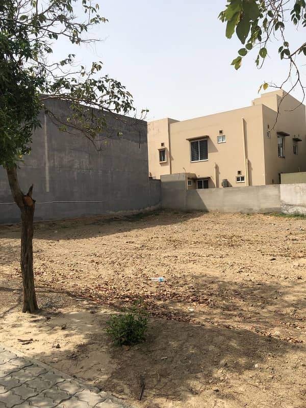 10 MARLA PLOT FOR SALE AT REASONABLE PRICE 4